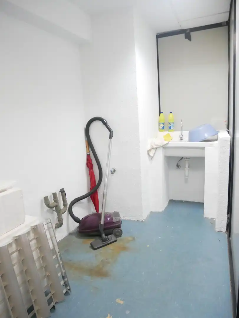 Badezimmer von Büro zur Miete in Basauri  mit Klimaanlage und Heizung