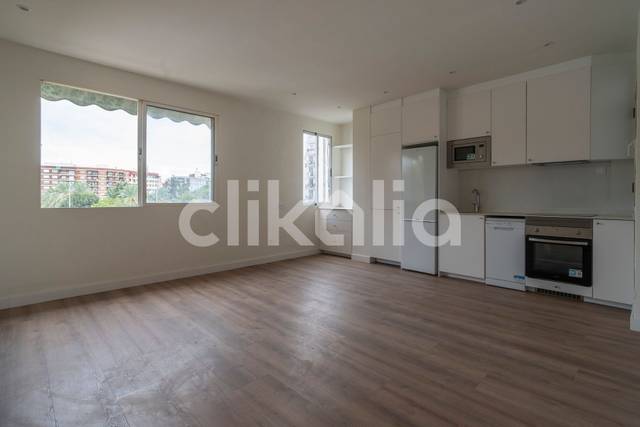 Piso en Alquiler en En Corts - Doctor Waksman