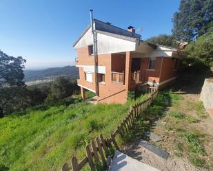Vista exterior de Casa o xalet en venda en Castellar del Vallès amb Jardí privat, Parquet i Terrassa
