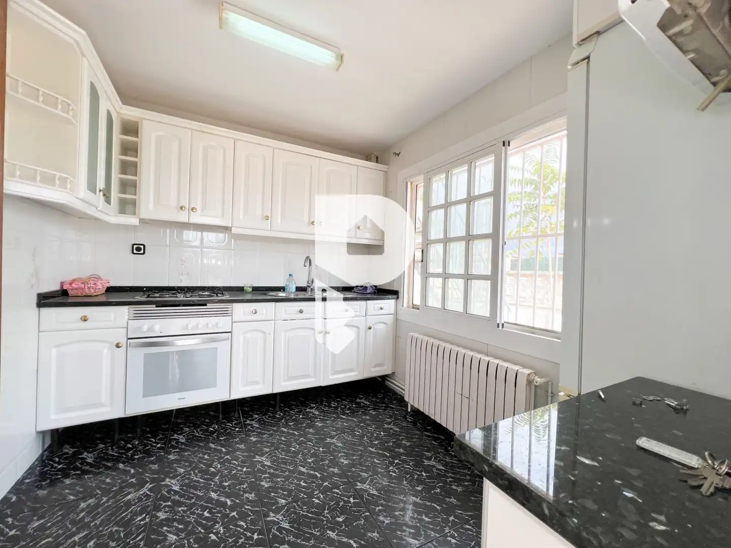 Cocina de Casa o chalet en venta en Sant Boi de Llobregat con Calefacción, Jardín privado y Terraza
