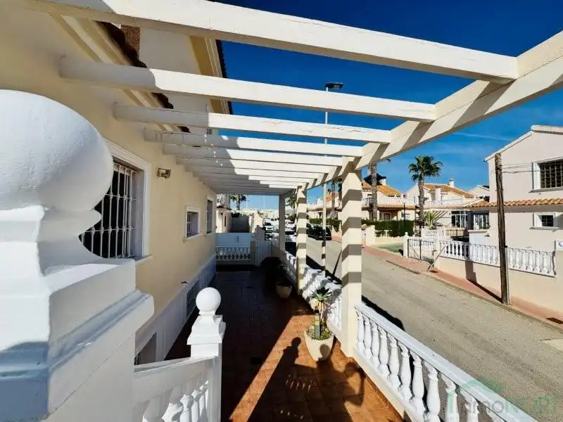 Detached house with pool for sale in Nueva Torrevieja - Aguas Nuevas, imagen 2