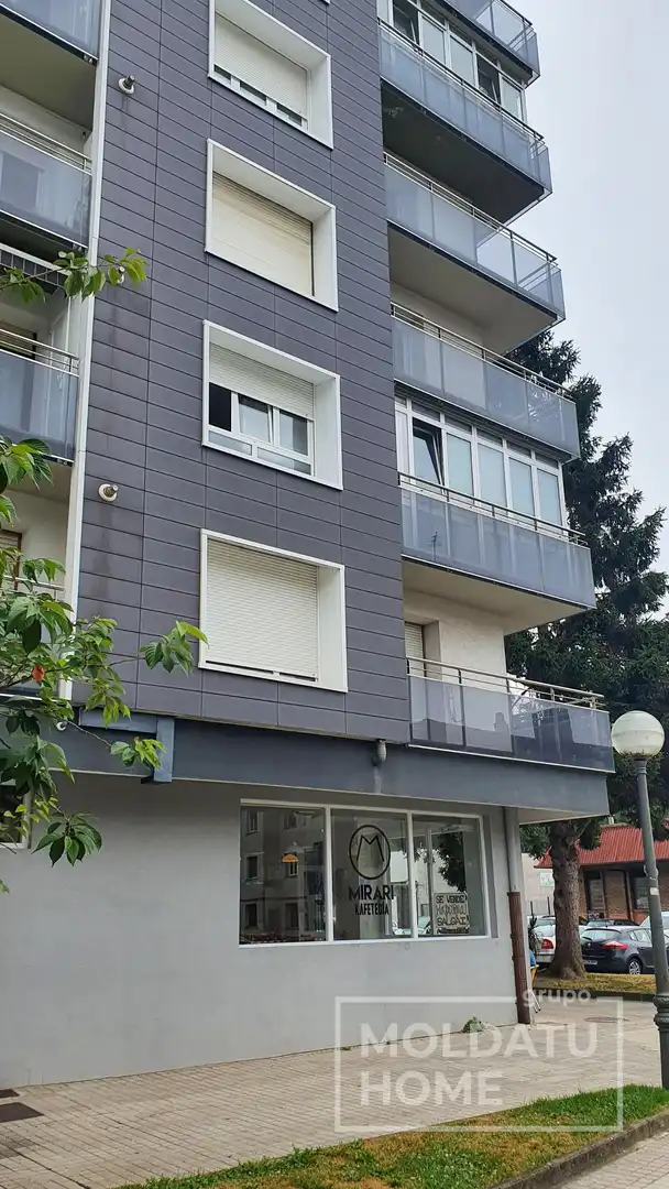 Vista exterior de Local en venta en Irun  con Aire acondicionado