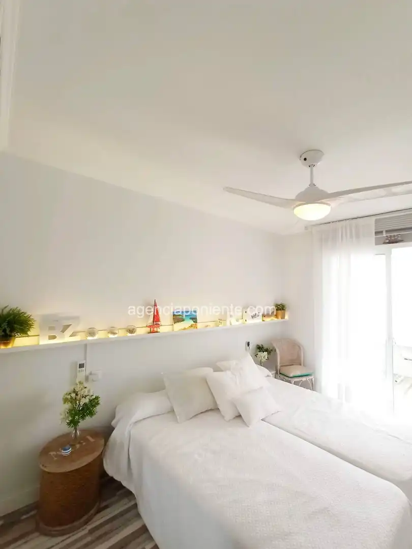 Habitación de Apartamento de alquiler en Finestrat con Aire acondicionado, Terraza y Amueblado