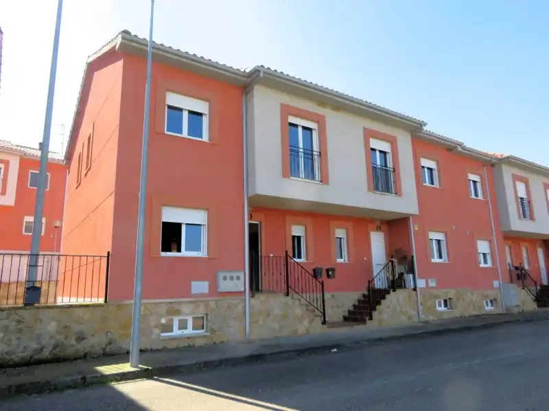 Vista exterior de Casa o chalet en venta en Chozas de Abajo con Calefacción, Jardín privado y Trastero