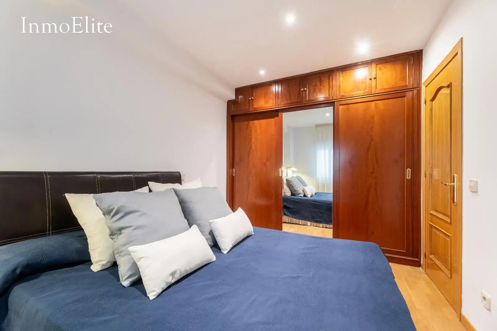 Bedroom of Flat for sale in Madrid  with Heating, Parquet flooring and Storage room