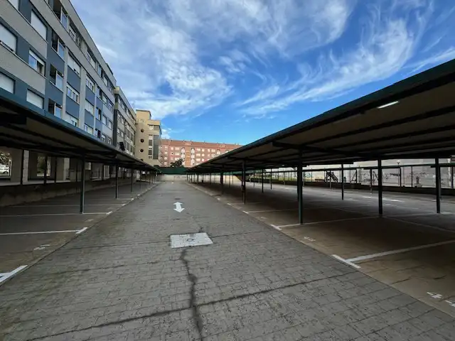 Moto in affitto a Calle Paula Montalt 11, imagen 6