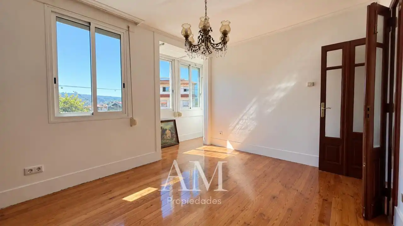 Sala de estar de Casa o chalet en venta en Vigo  con Calefacción, Jardín privado y Terraza