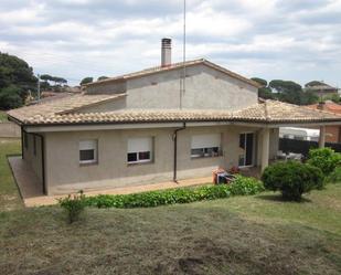 Vista exterior de Casa o xalet de lloguer en Caldes de Malavella amb Terrassa i Balcó