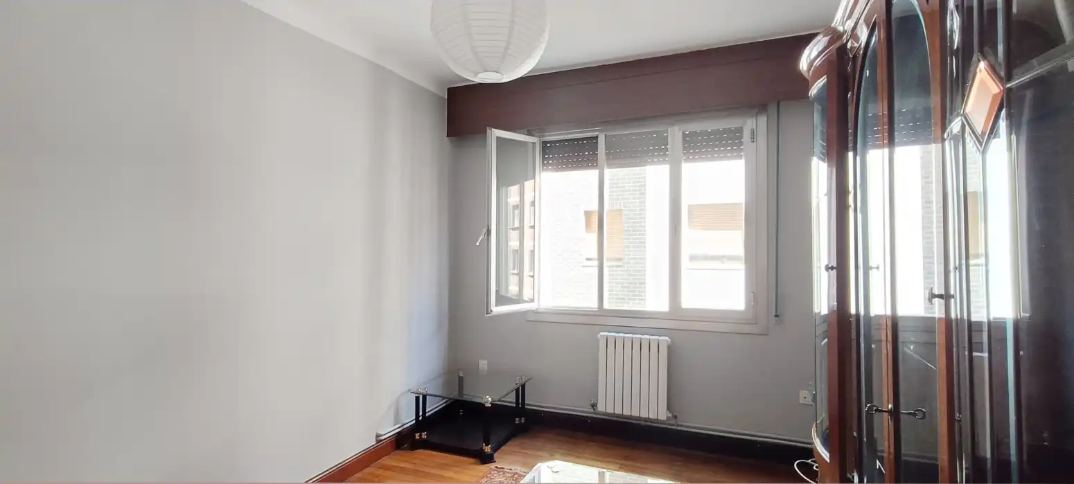 Bedroom of Flat for rent in Basauri   with Balcony