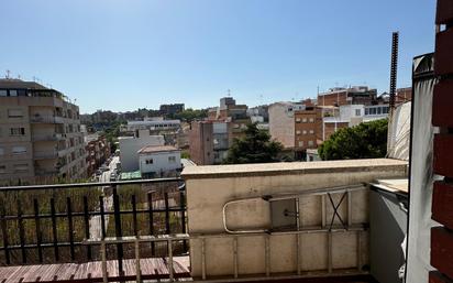 Vista exterior de Àtic en venda en Badalona amb Aire condicionat, Calefacció i Terrassa