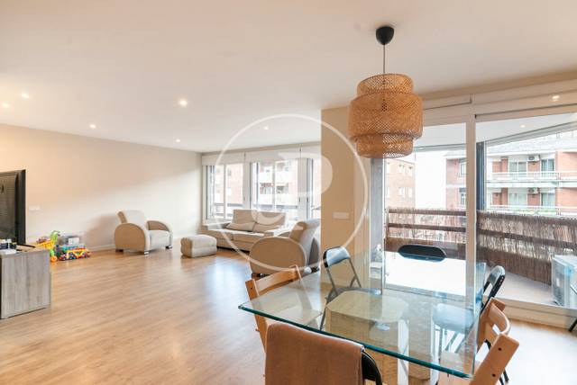 Piso en Venta en Trav. de Dalt en La Salut