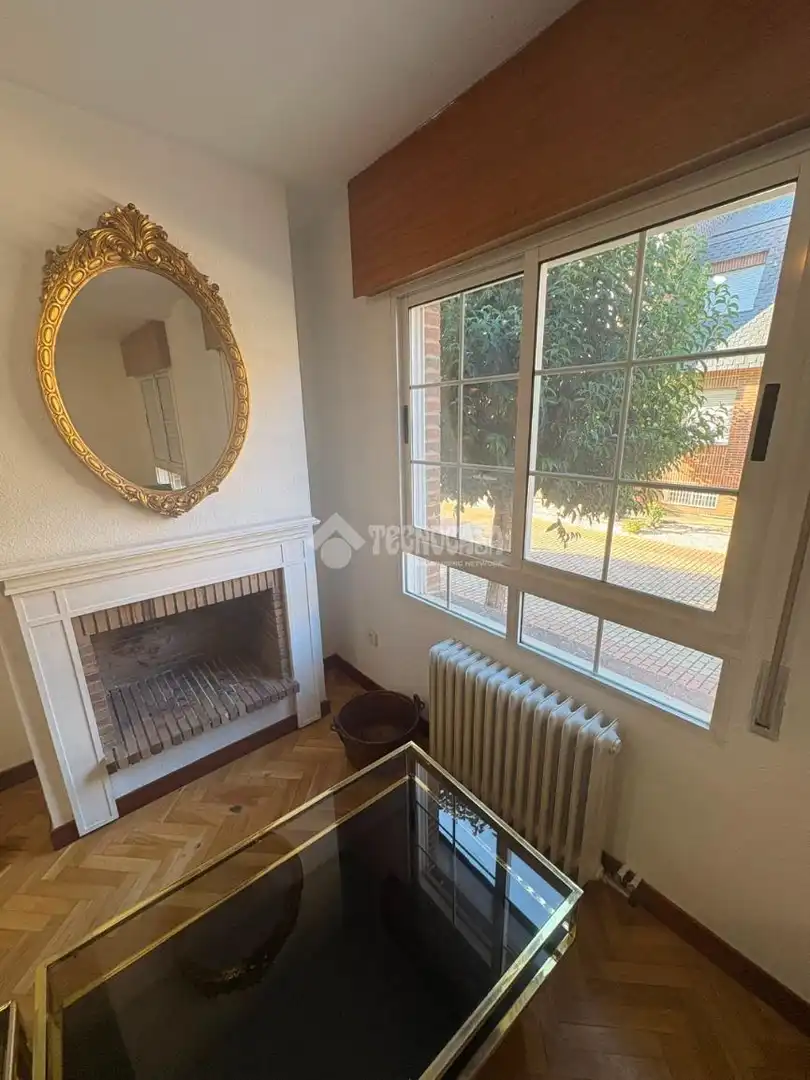 Sala d'estar de Casa adosada en venda en Valladolid amb Calefacció i Parquet