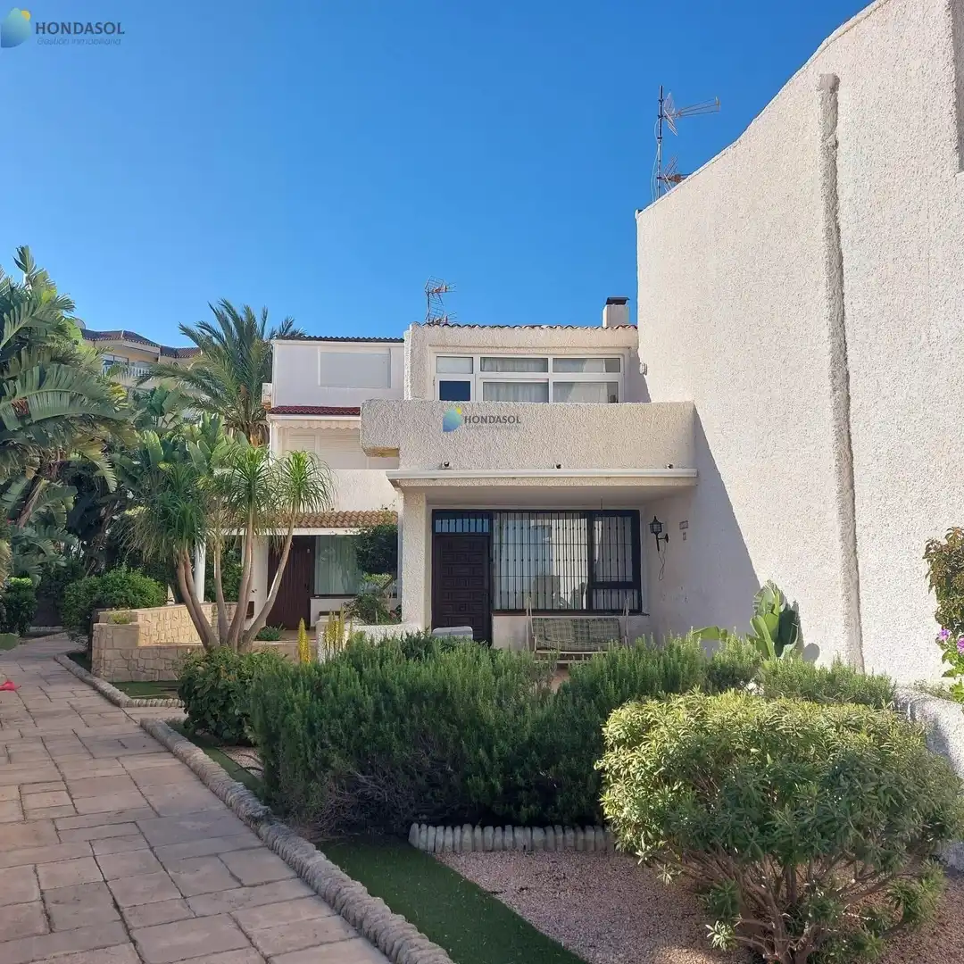 Vista exterior de Casa o xalet en venda en Cartagena amb Terrassa i Moblat