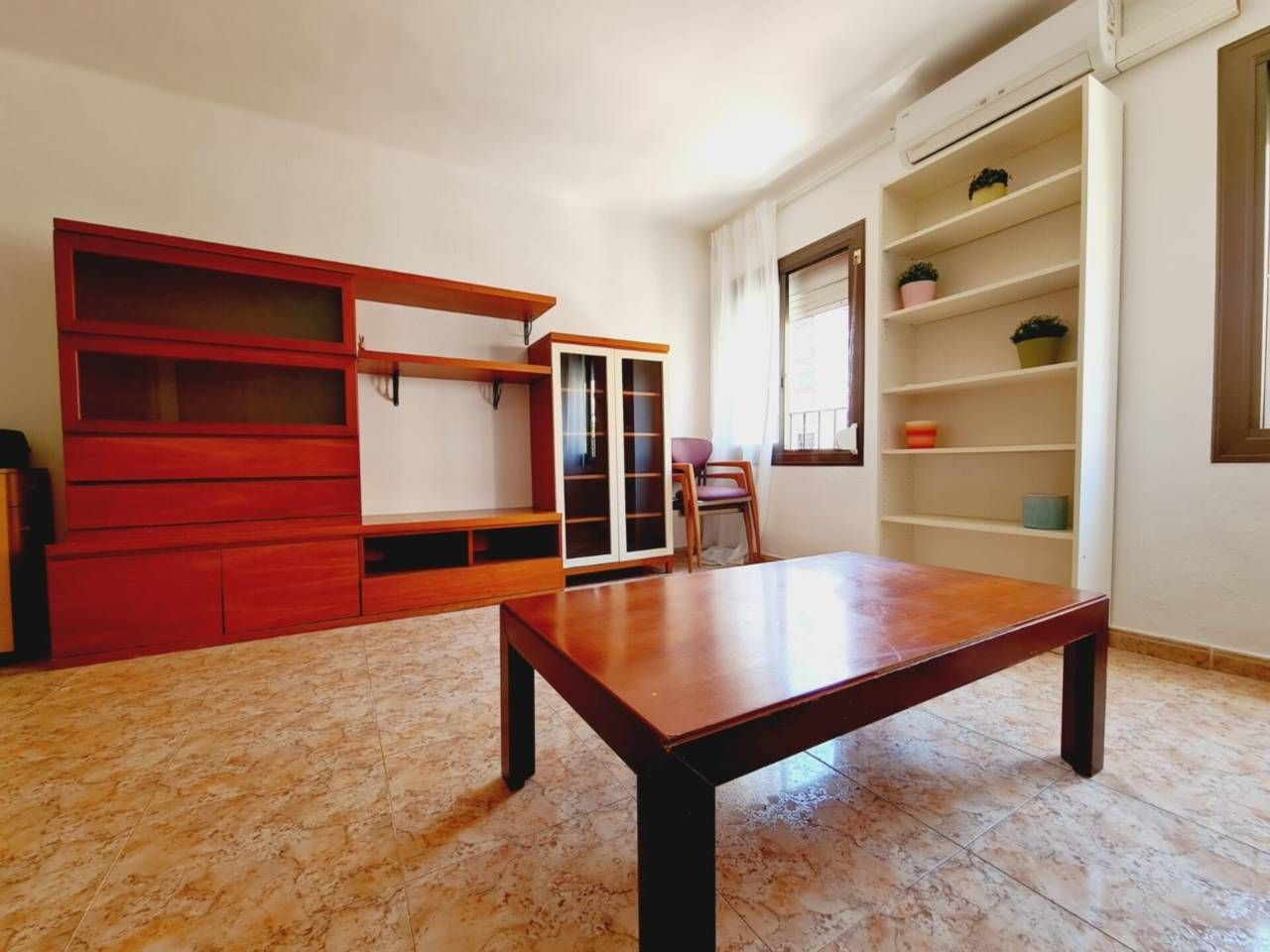 Sala d'estar de Pis de lloguer en Cerdanyola del Vallès amb Aire condicionat i Moblat