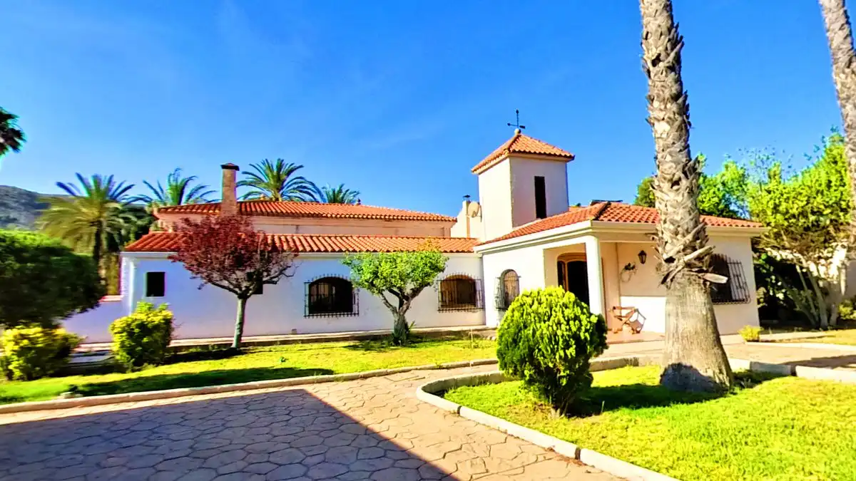Casa con terraza en venta en Carrer Peña del Sol