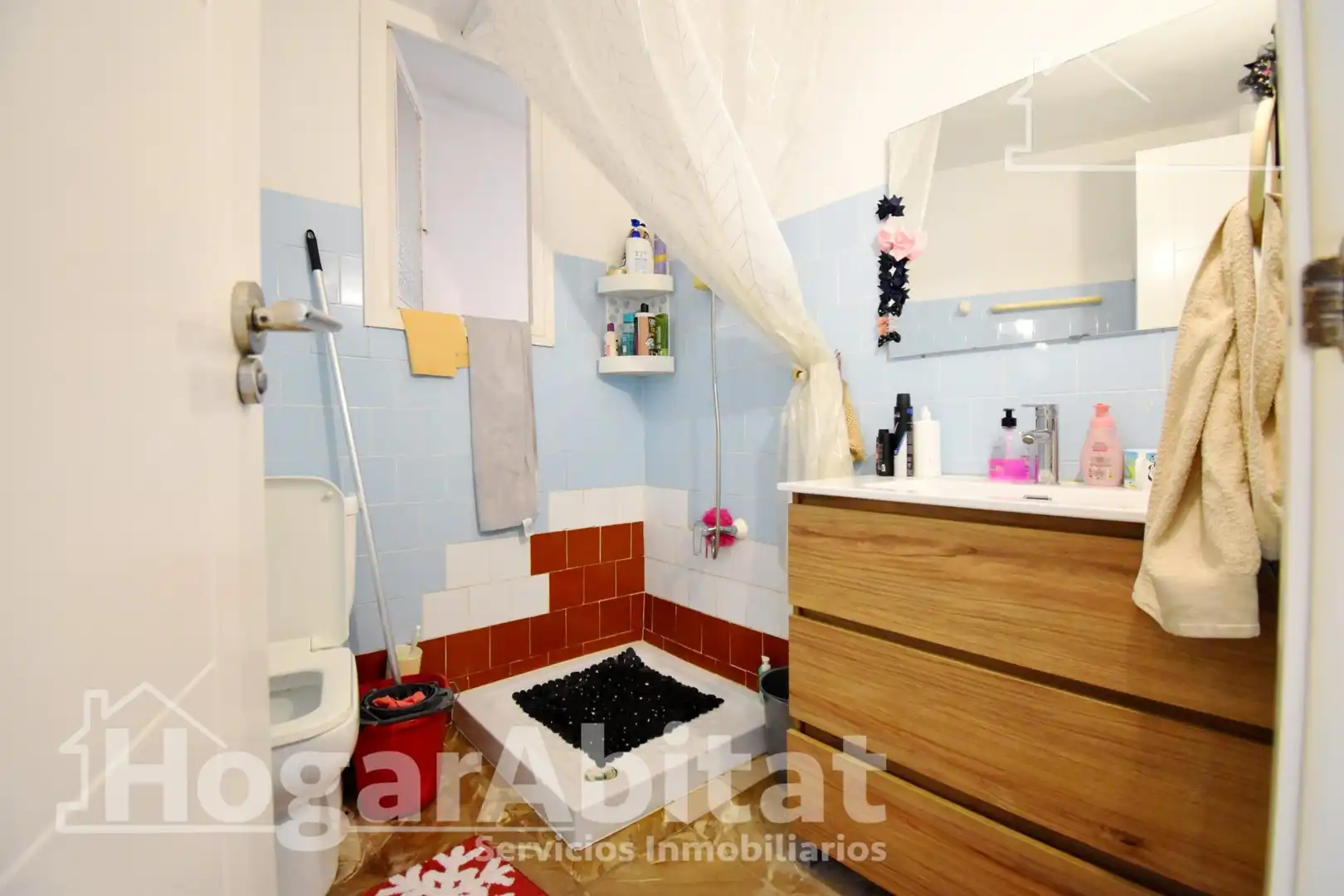 Badezimmer von Wohnung zum Verkauf in Oliva mit Parkett, Möbliert und Balkon