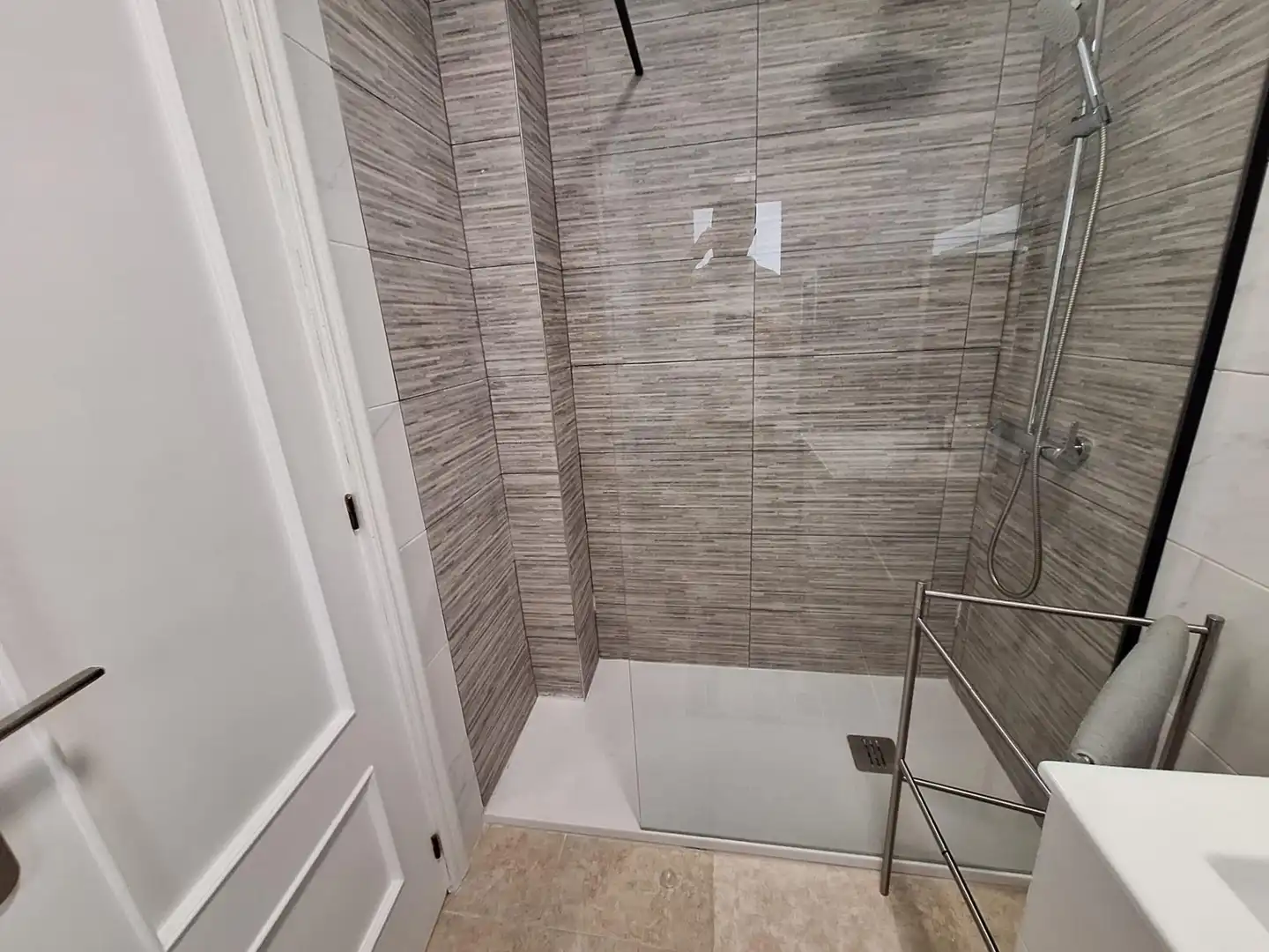 Bathroom of Apartments for rent in Torrevieja  with Air Conditioner and Balcony