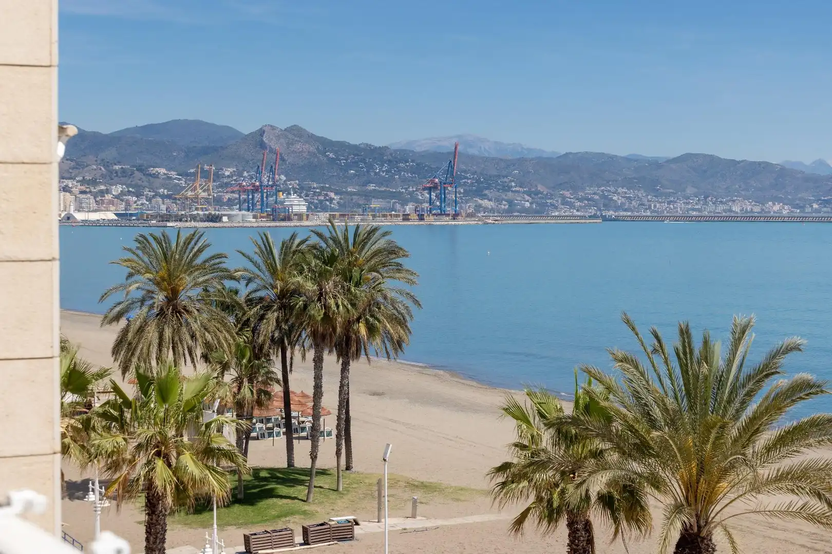 Vista exterior de Pis en venda en Málaga amb Aire condicionat, Calefacció i Jardí privat
