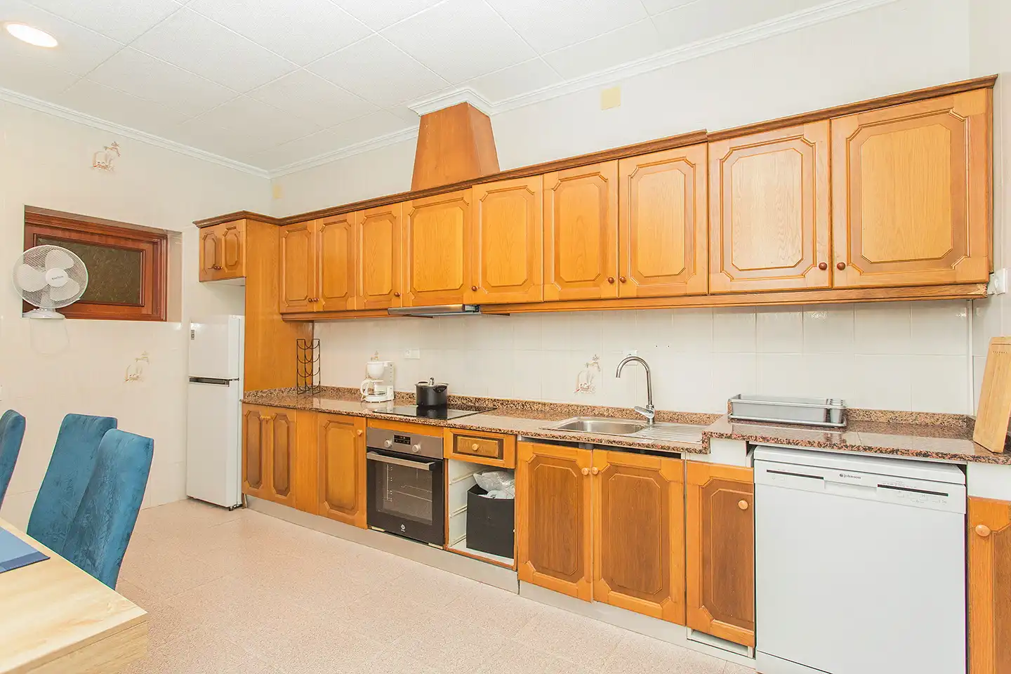 Cocina de Casa adosada en venta en Torrevieja con Aire acondicionado, Amueblado y Horno