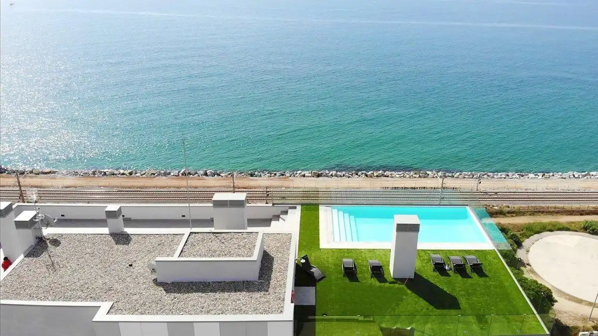 Piscina de Àtic en venda en Mataró amb Calefacció, Parquet i Terrassa