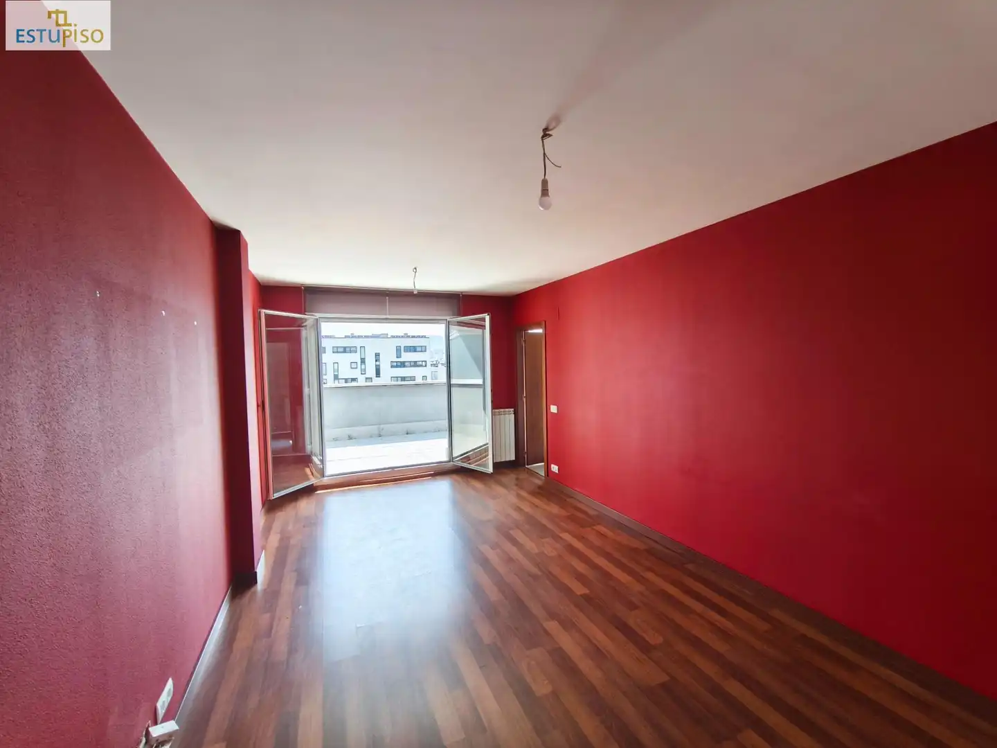 Sala d'estar de Pis en venda en Vitoria - Gasteiz amb Calefacció, Parquet i Terrassa