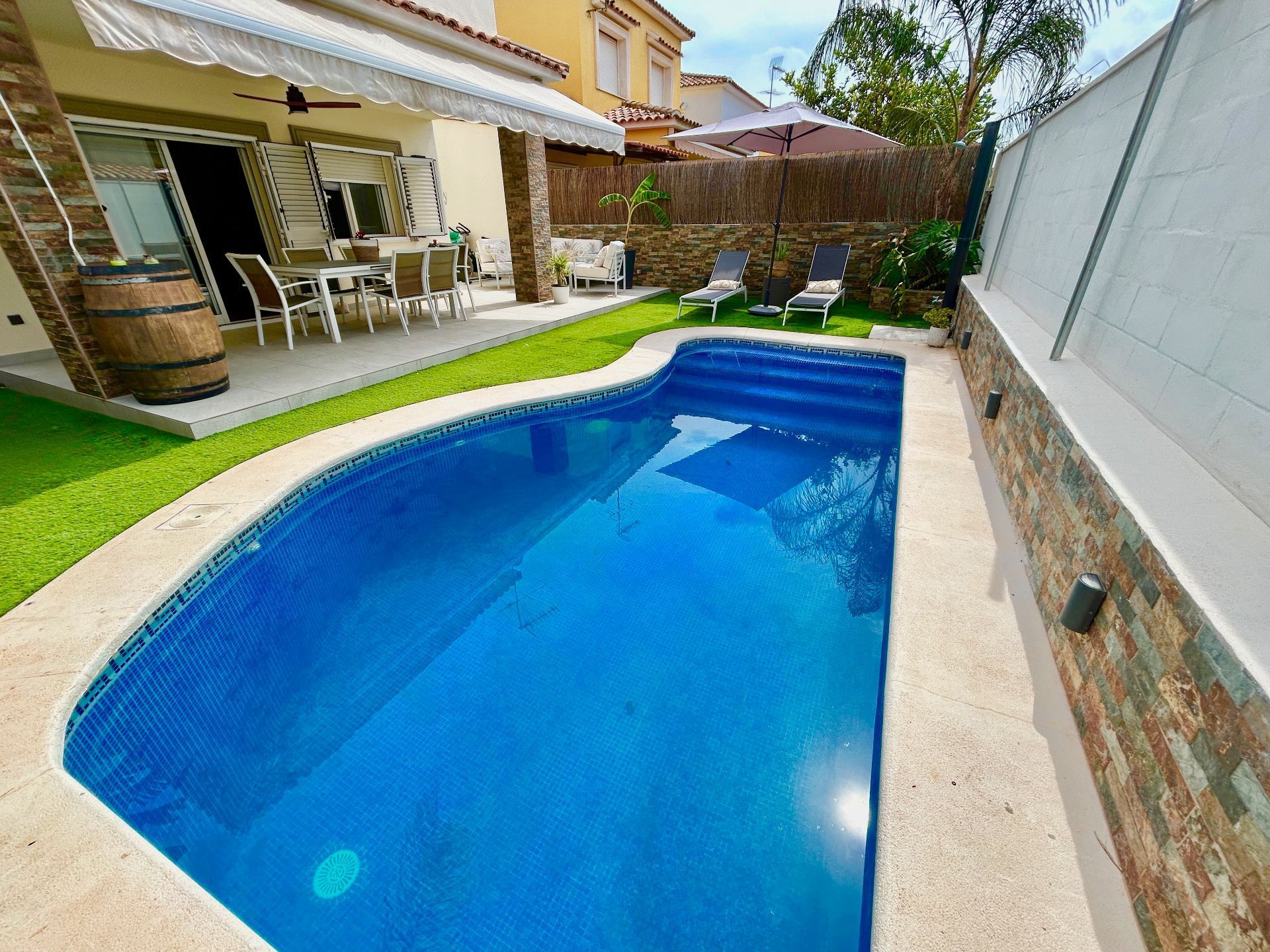 Piscina de Casa o xalet en venda en La Pobla de Vallbona amb Aire condicionat, Calefacció i Jardí privat