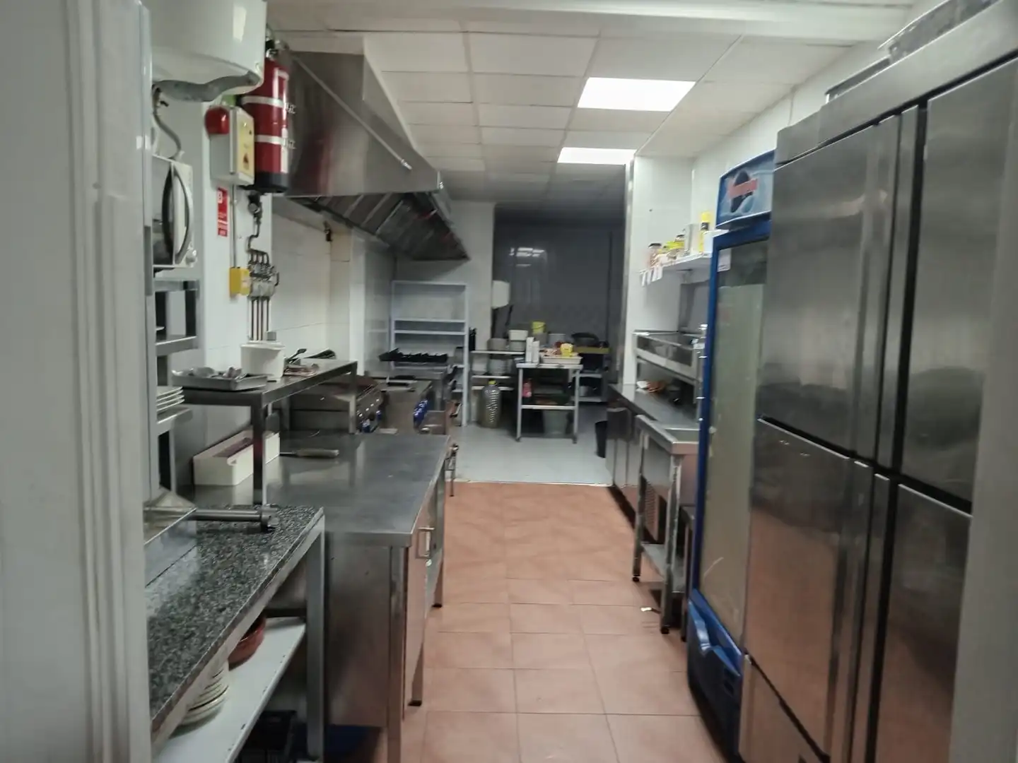 Cuina de Local en venda en San Pedro del Pinatar amb Aire condicionat, Calefacció i Moblat