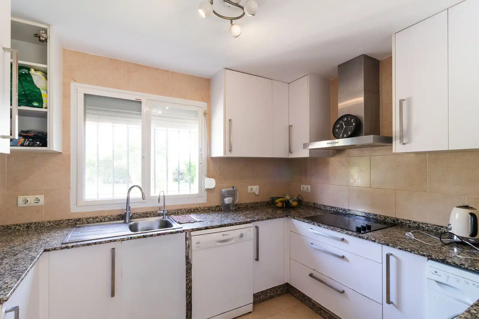 Küche von Country house zum Verkauf in Estepona mit Klimaanlage, Privatgarten und Möbliert