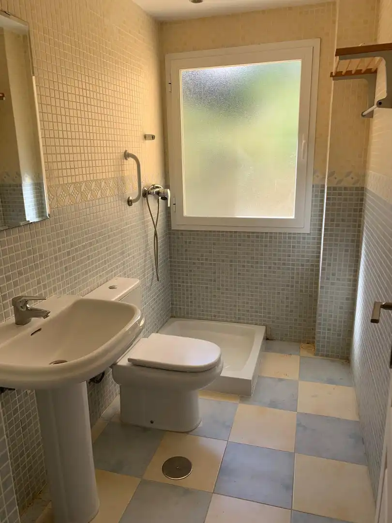Bany de Apartament en venda en Estepona amb Aire condicionat, Terrassa i Traster