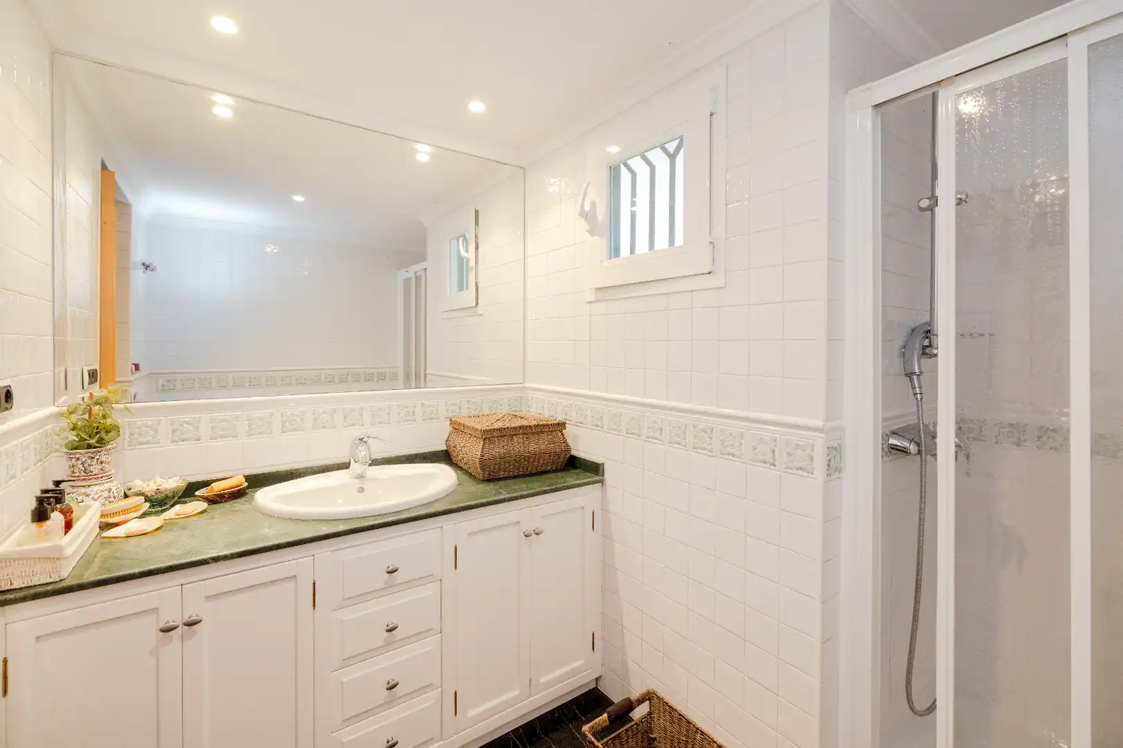 Baño de Casa adosada en venta en Málaga con Aire acondicionado, Calefacción y Jardín privado