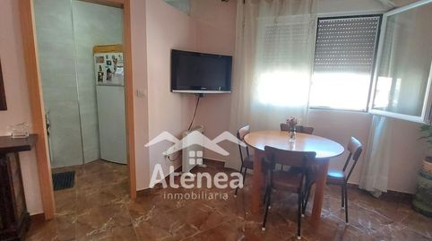 Casa con local en venta en La Roda zona Centro