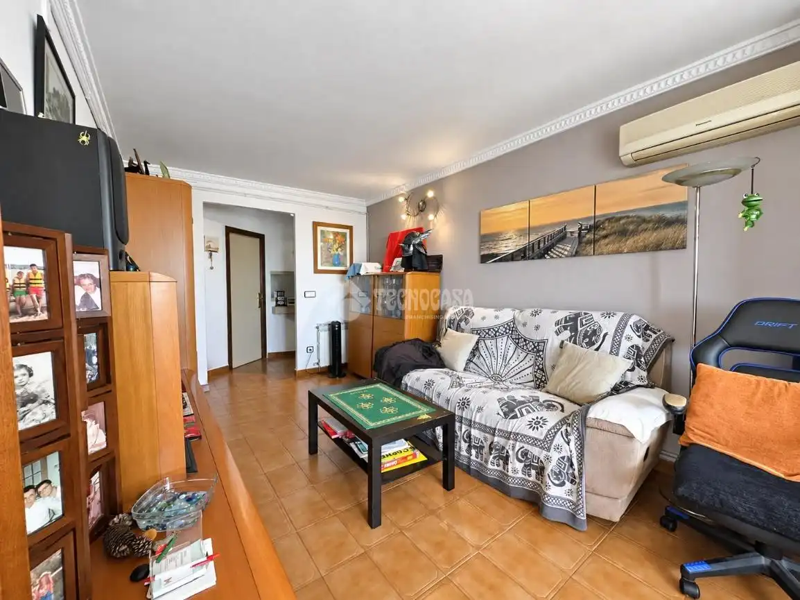 Sala de estar de Piso en venta en L'Hospitalet de Llobregat con Aire acondicionado y Terraza