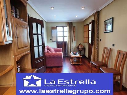 Vista exterior de Casa o xalet en venda en Grado amb Calefacció, Parquet i Terrassa