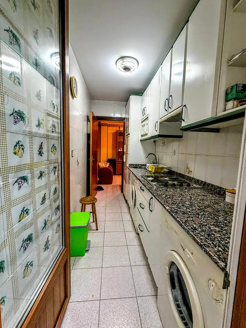 Küche von Erdgeschoss zum Verkauf in Noja mit Privatgarten, Terrasse und Balkon