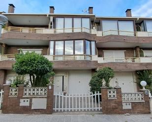 Vista exterior de Casa adosada en venda en Cervera amb Aire condicionat, Terrassa i Balcó