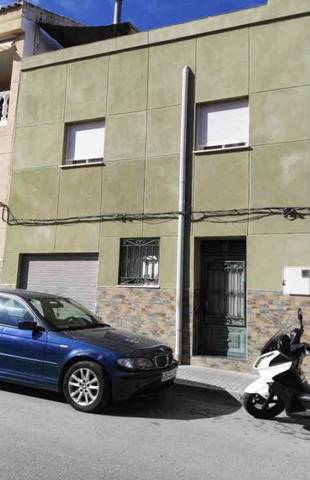 Casa adosada en Venta en CL Caridad en San Crispín - Huerta Nueva-Estación