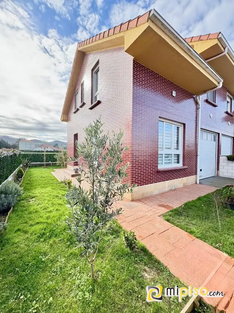 Vista exterior de Casa adosada en venta en Solórzano con Calefacción y Jardín privado