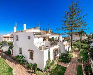 Exterior view of Single-family semi-detached for sale in Marbella  with Air Conditioner, Terrace and Swimming Pool