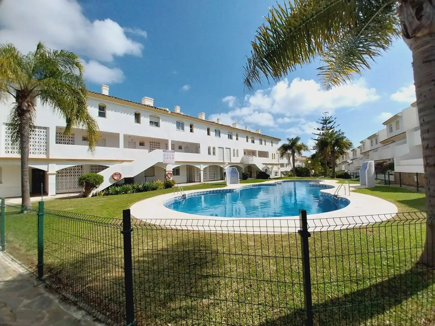 Vista exterior de Dúplex en venta en Mijas con Aire acondicionado, Calefacción y Terraza