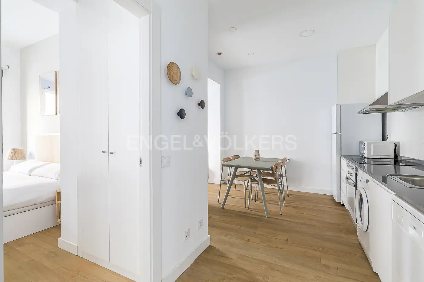 Cuina de Apartament de lloguer en Madrid amb Aire condicionat, Calefacció i Moblat