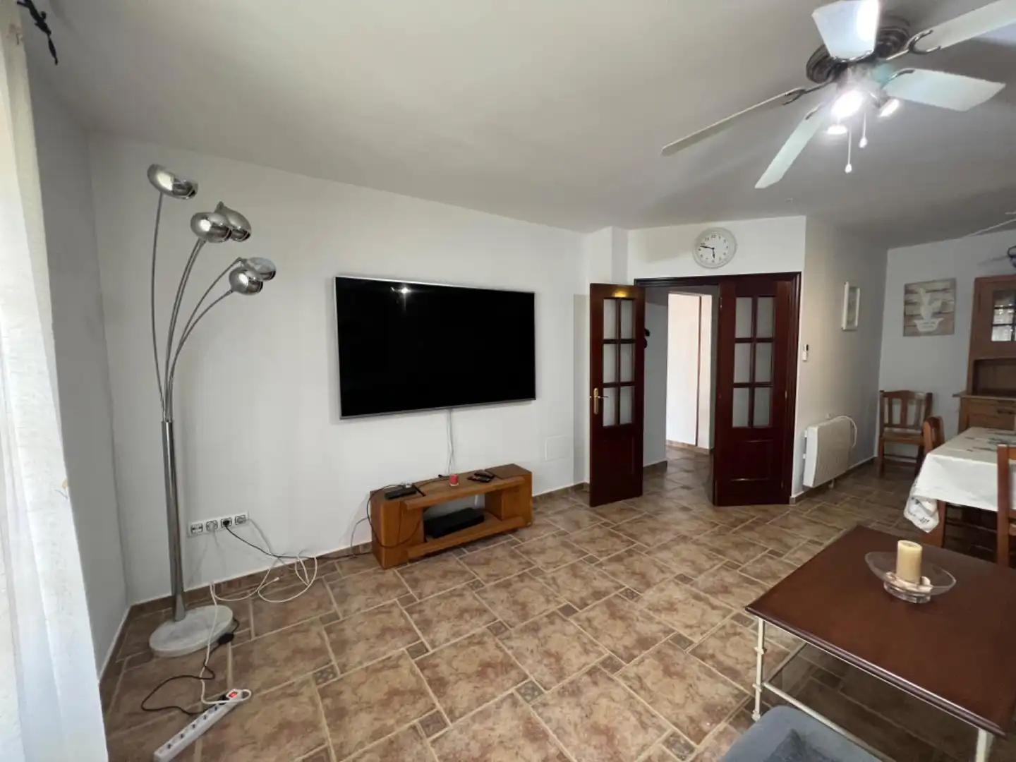Sala d'estar de Casa o xalet de lloguer en Chiclana de la Frontera amb Aire condicionat, Jardí privat i Terrassa