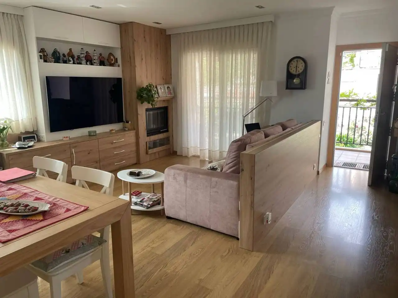 Sala de estar de Casa o chalet en venta en Lliçà d'Amunt con Calefacción, Jardín privado y Terraza