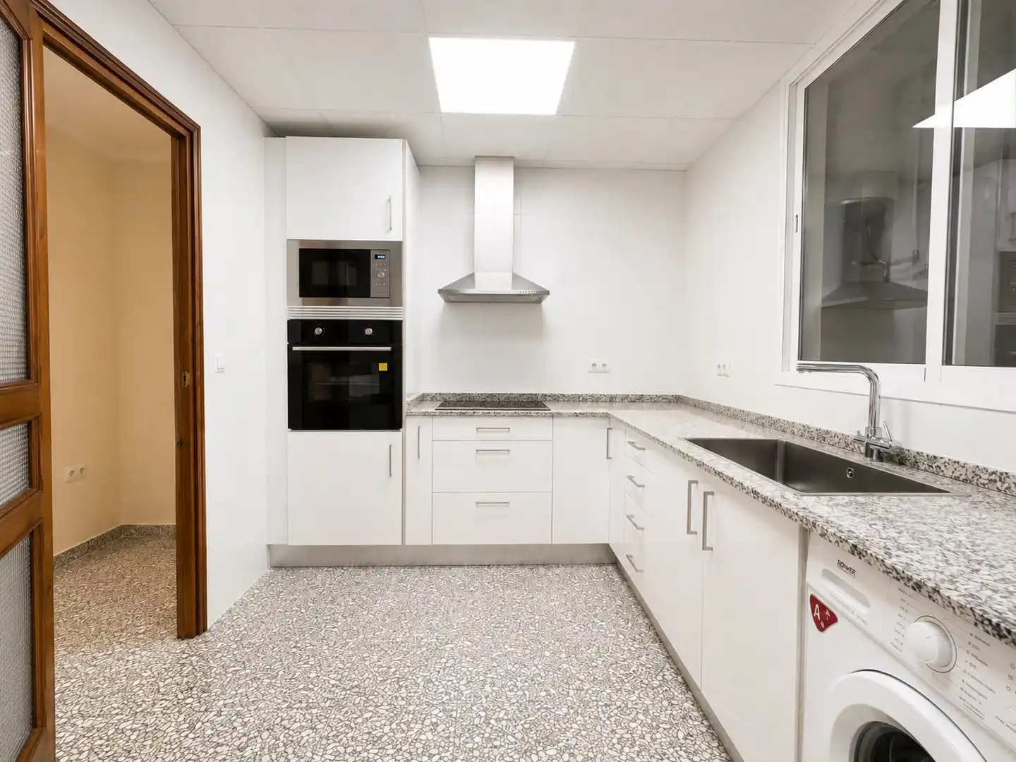 Cuina de Pis en venda en Sueca amb Traster