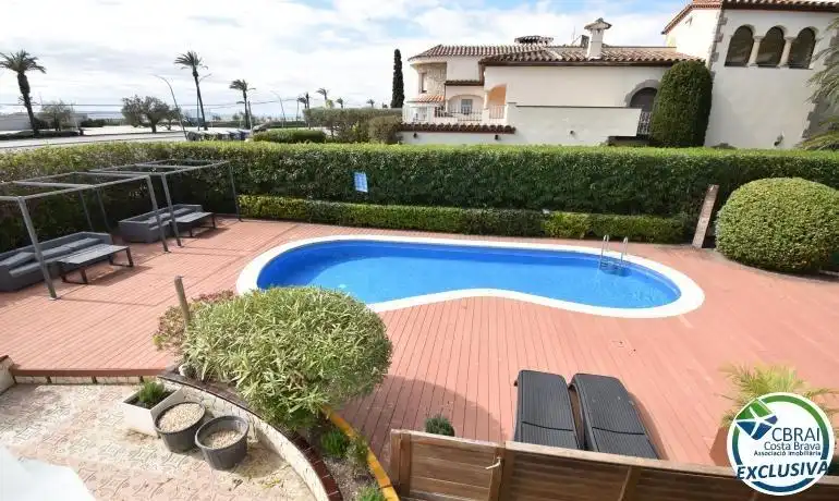Piscina de Edifici en venda en Empuriabrava