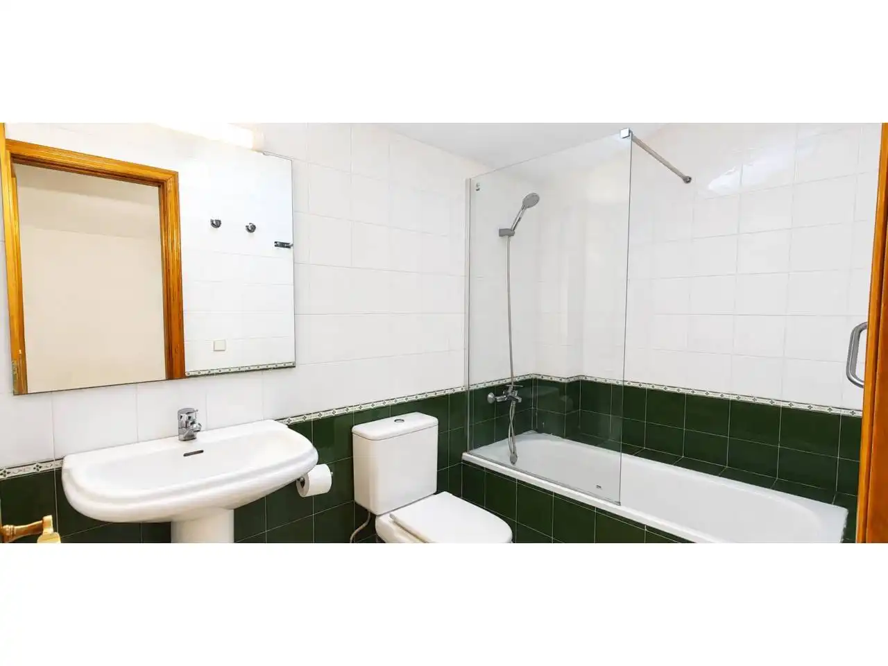 Badezimmer von Maisonette zum Verkauf in Girona mit Heizung, Parkett und Balkon