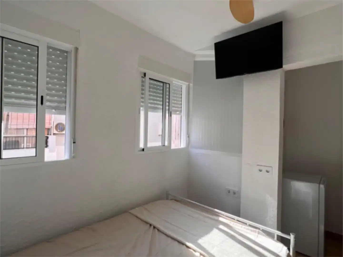 Bedroom of Flat for share in Mislata  with Parquet flooring, Furnished and Oven