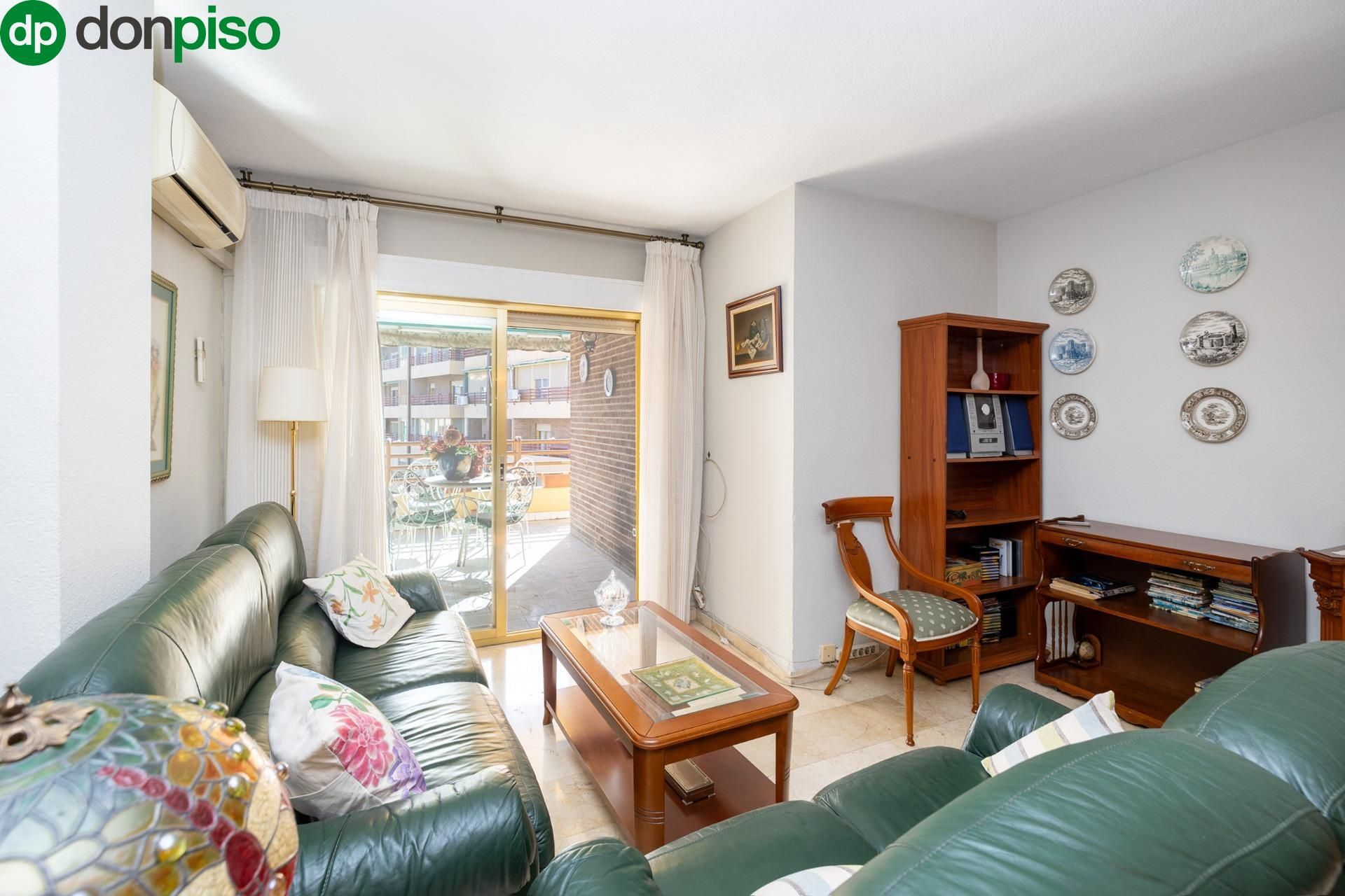 Sala de estar de Piso en venta en  Granada Capital con Aire acondicionado, Terraza y Trastero