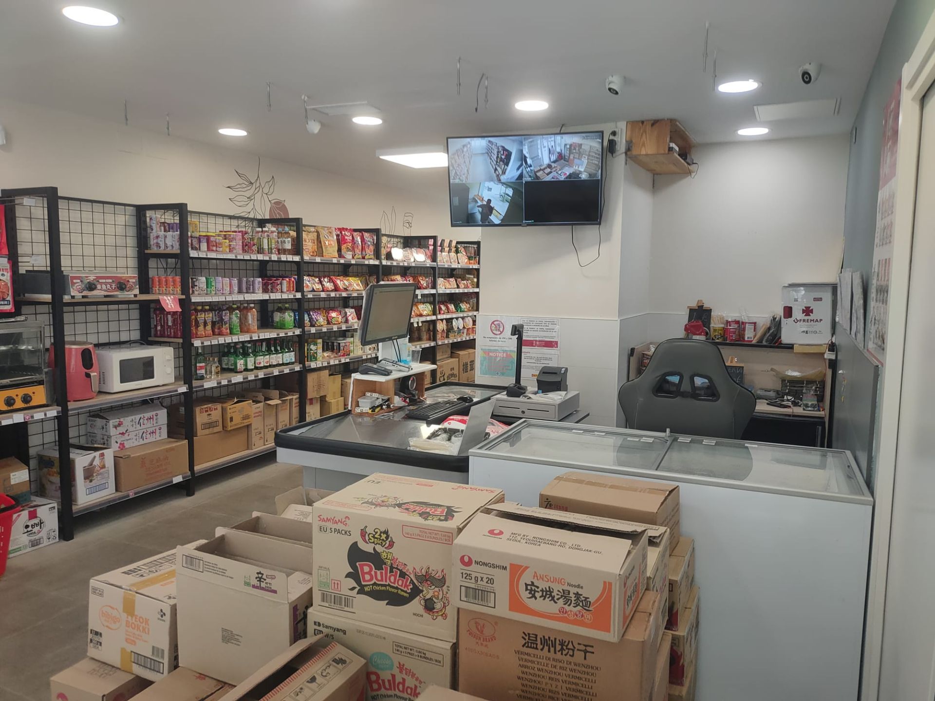 Local en traspaso en  Valencia Capital con Amueblado y Alarma