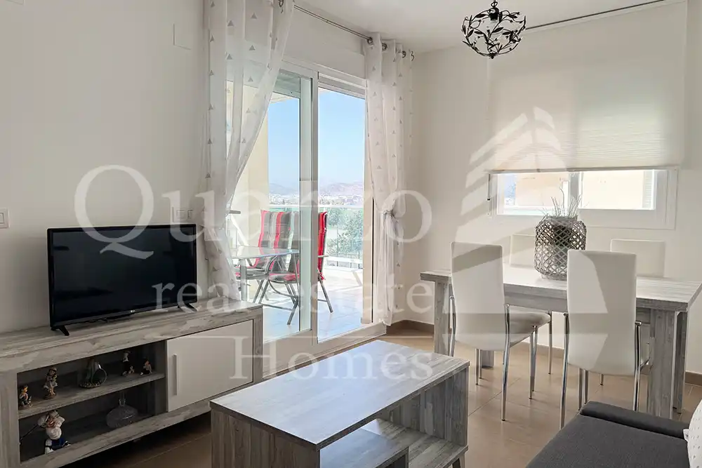 Appartement compact avec terrasse à vendre à Piles
