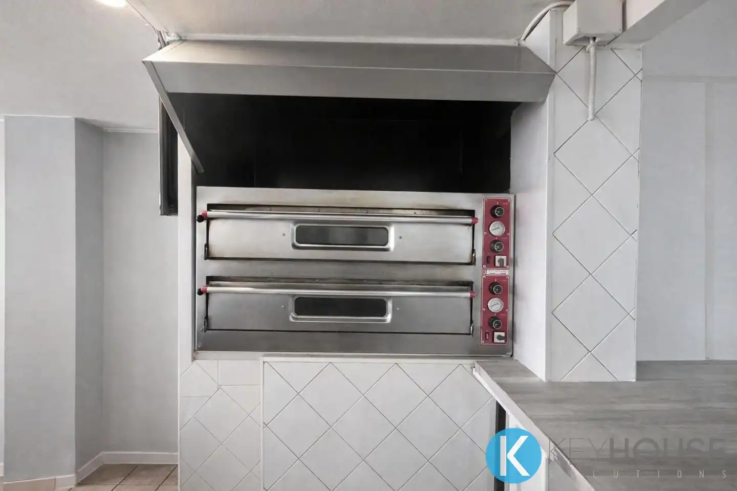 Cocina de Local en venta en San Fernando de Henares con Aire acondicionado